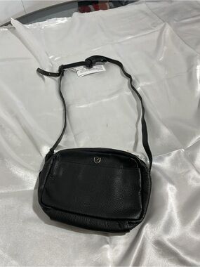 Classic Black Leather Crossbody Bag - Sleek Everyday Carry